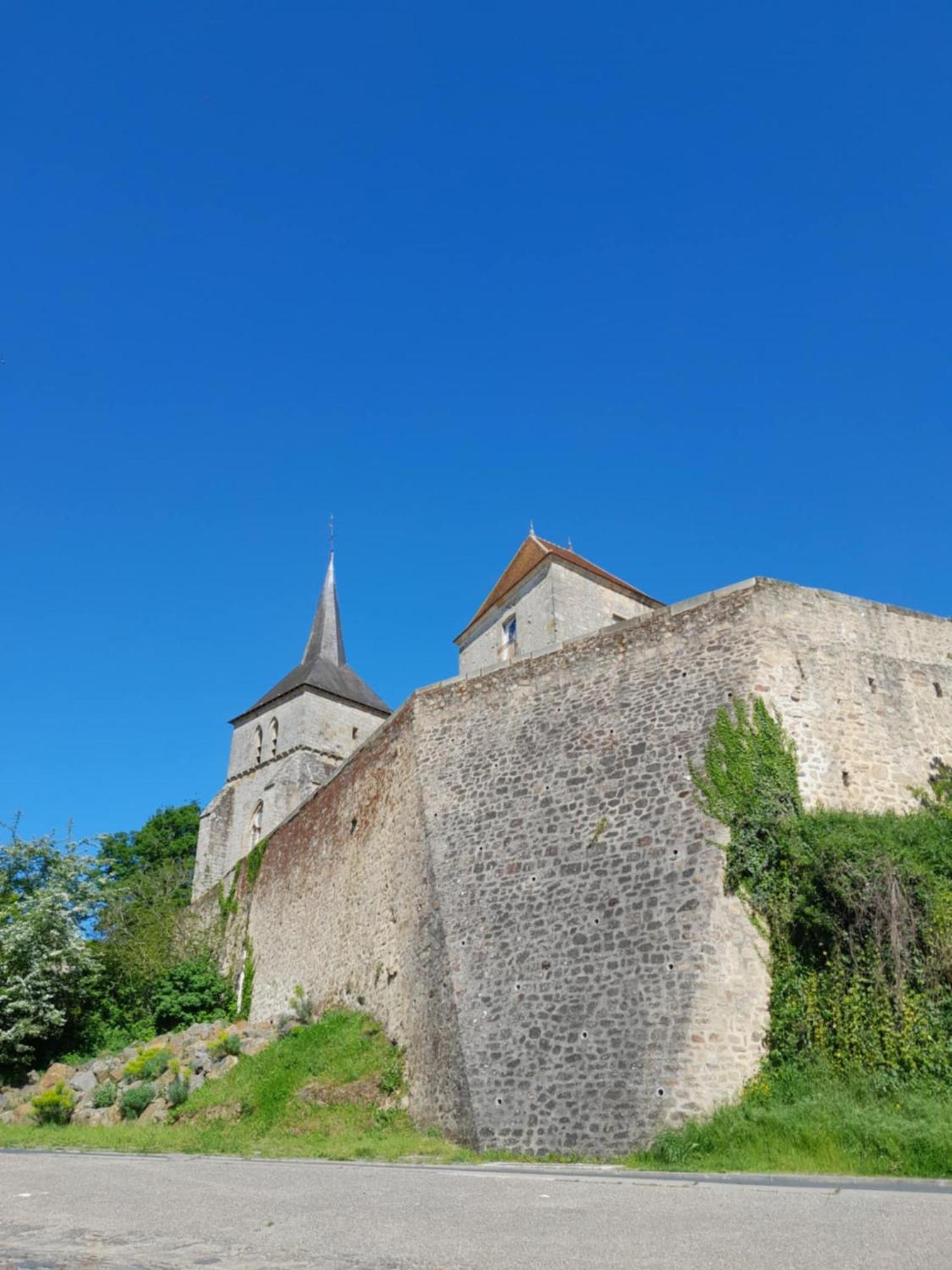 Gite "La Petite" Saint-Benoit-du-Sault Exterior foto