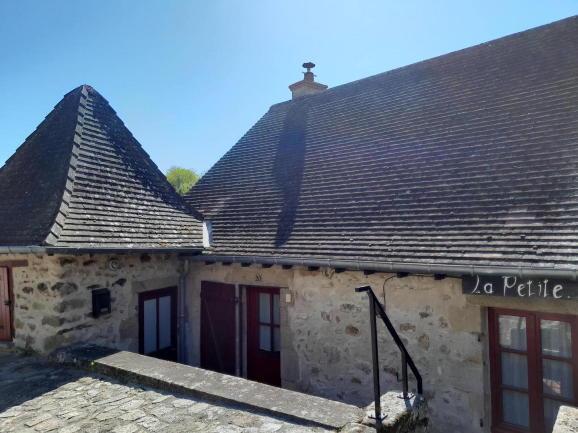 Gite "La Petite" Saint-Benoit-du-Sault Exterior foto